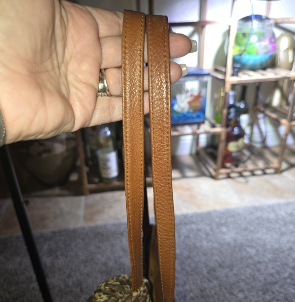 Everyday Tan Leather Tote with Floral Scarf Accent In Preloved Condition - Picture 3 of 9